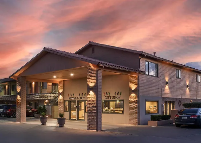 Western Canyon De Chelly Hotel